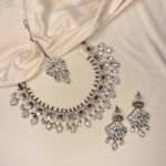 Necklace set with red stones