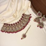 Necklace set with red pearls