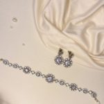 Simple choker set with earrings