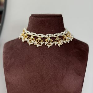 Simple pearl necklace set
